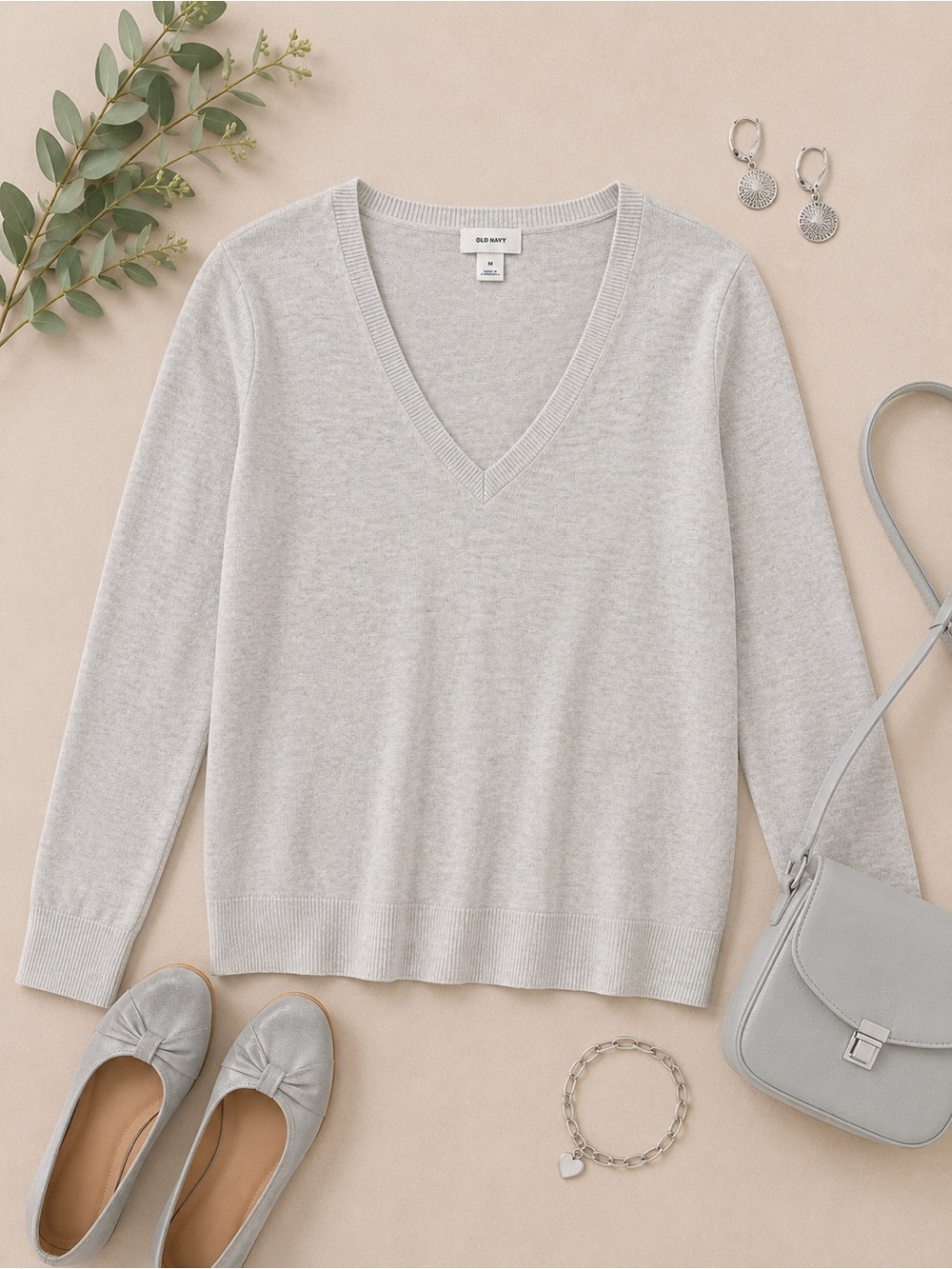 Old Navy Light Gray V-Neck Sweater Size Medium NWT
